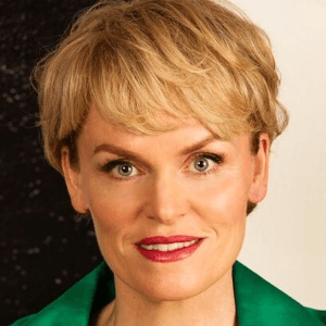 Image 2: Stephanie Weir