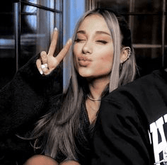 Image 1: Ariana Grande