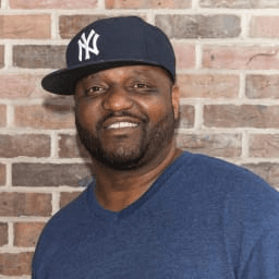 Image 3: Aries Spears