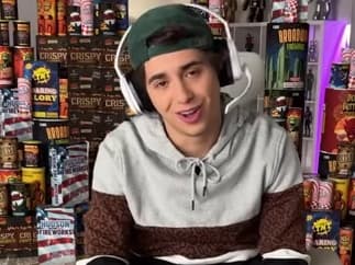 Domingo / Video game streamer Domingo / Video game streamer